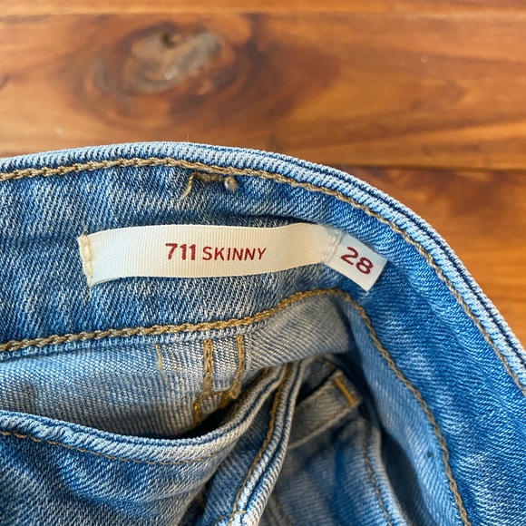 4 pairs of Women’s Levi jeans - Picture 5 of 8